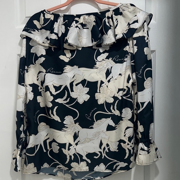 Ronner Design Blouse - Picture 4 of 4